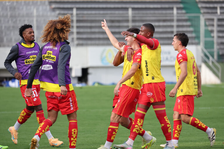 (VIDEO) REMONTADA ORIENTAL: Aucas derrotó a U. Católica en el Gonzalo Pozo