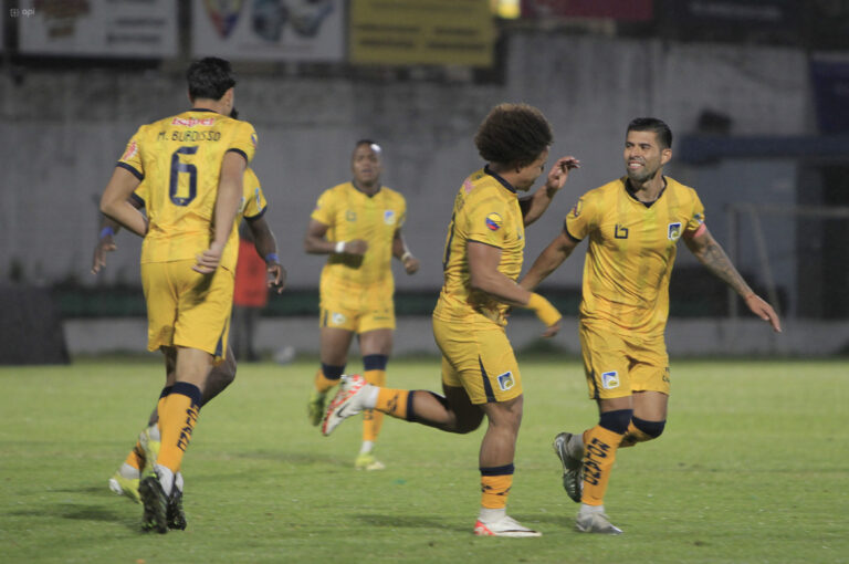 (VIDEO) CON AUTORIDAD: Delfín SC avanzó a octavos de final de la Copa Ecuador