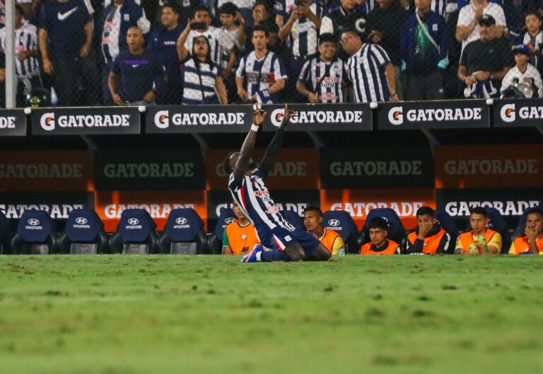 (VIDEO) ‘PICÓ’ EN PERÚ: Golazo de Eryc Castillo en la goleada de Alianza Lima