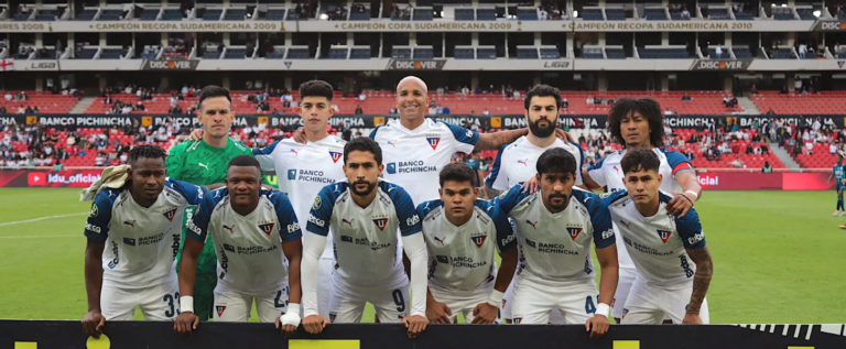 “Todo el mundo quería hacer leña del árbol caído”: Eduardo Álvarez defendió la unión del plantel de LDU