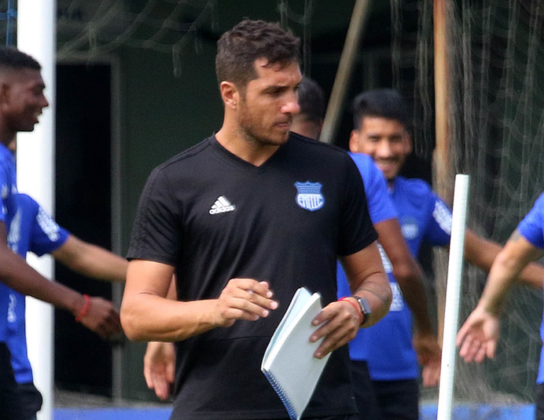 Deportivo Cuenca tiene en la mira a Javier Klimowicz como nuevo director deportivo