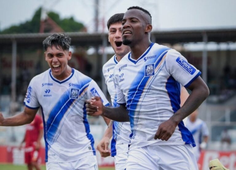 POR SU GRAN NIVEL: Grande de Perú muestra interés por Cristian Penilla