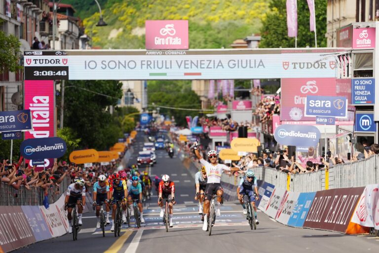 (VIDEO) ECUADOR, EN LO MÁS ALTO: Jonathan Narváez, ganador de la etapa 4 del Giro de Italia