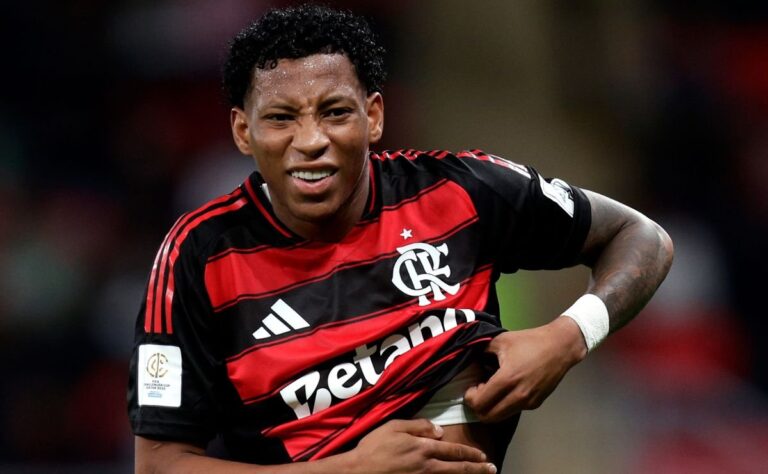Gonzalo Plata es baja en Flamengo por fuerte golpe en la rodilla izquierda