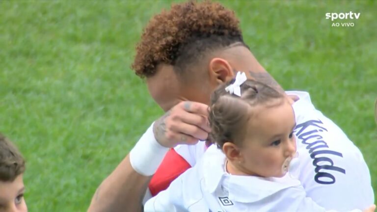 Neymar no pudo contener las lágrimas durante el himno de Brasil antes de un partido con Santos