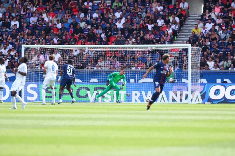 (VIDEO) CON MUCHAS ROTACIONES: PSG igualó en casa ante Lorient y sí jugó Willian Pacho