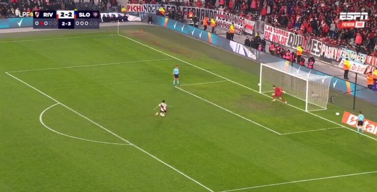 (VIDEO) Kendry Páez falló su penal en la clasificación de River en la Superliga de Argentina