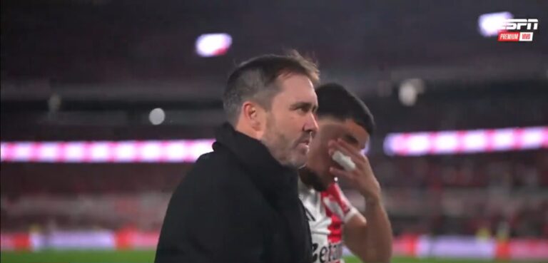 (VIDEO) EMOTIVO MOMENTO: Chacho Coudet corrió a consolar a Kendry Páez entre lágrimas