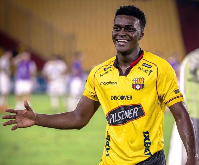 Clubes brasileños tienen en la mira a Álex Rangel