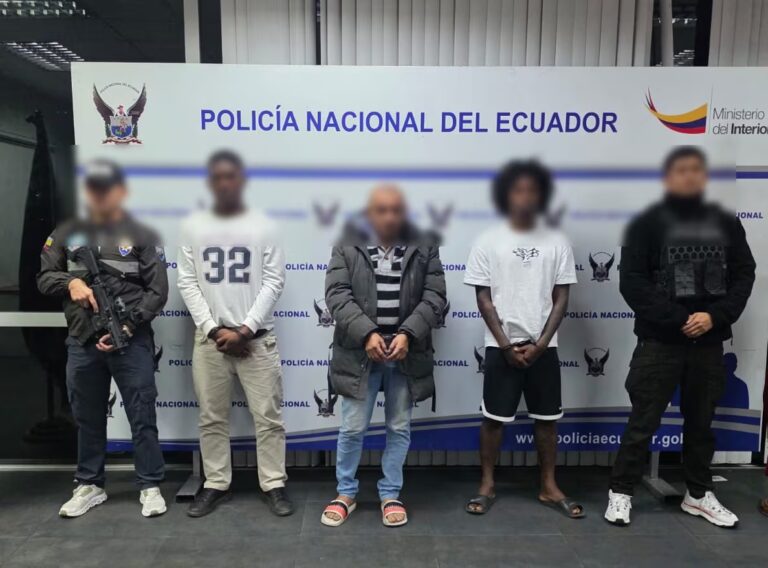 Capturan a dos futbolistas y un entrenador por extorsión a dirigente deportivo en Ambato