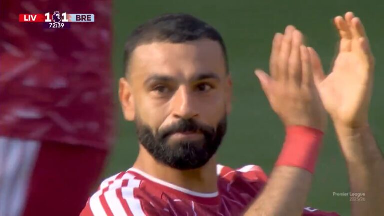 (VIDEO) Fin de una era: Salah es sustituido y ovacionado tras jugar su último partido con el Liverpool