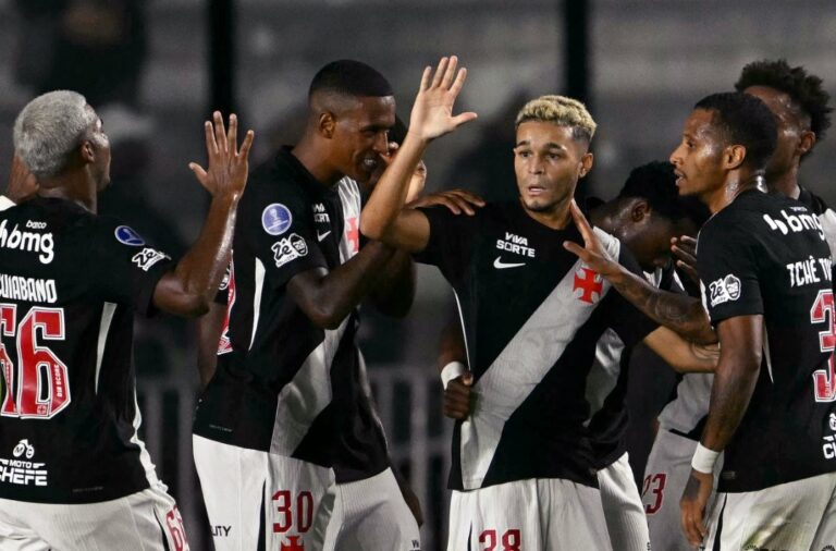 (VIDEO) Vasco da Gama goleó a Barracas Central para avanzar en la Copa Sudamericana