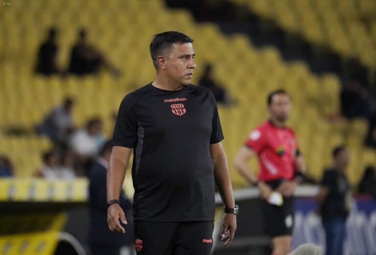 (VIDEO) César Farías estalla tras el empate ante Manta: “Hay una guerra interna que nos está golpeando”