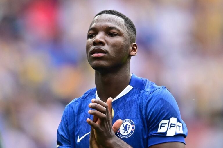 Moisés Caicedo se destacó ante Liverpool con una actuación completa en Anfield