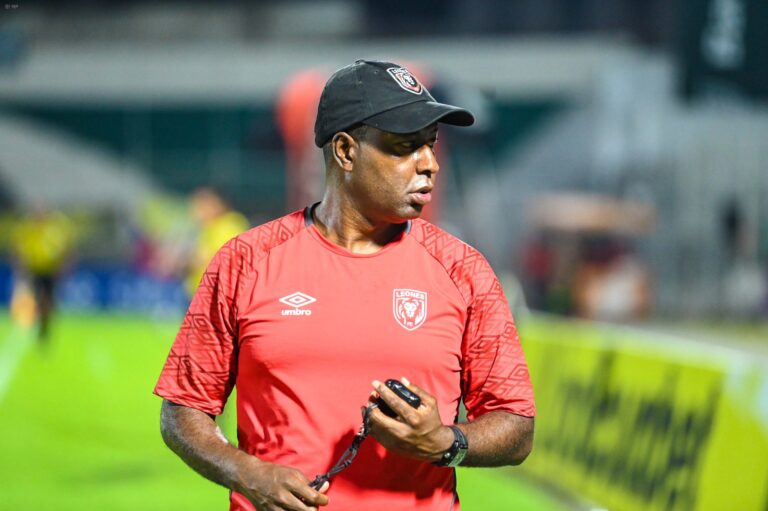 Edison Méndez fue despedido como entrenador de Leones FC