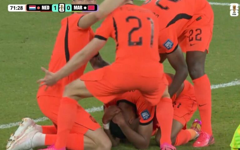 (VIDEO) Gakpo marca tras la pérdida de su bebé y dedica el gol al cielo