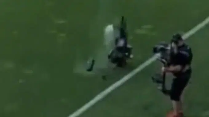 Susto en Hungría: Una spidercam cayó al campo durante un amistoso internacional