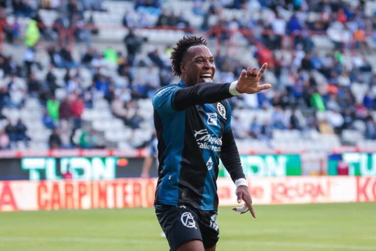Jhojan Julio seguirá en el fútbol mexicano