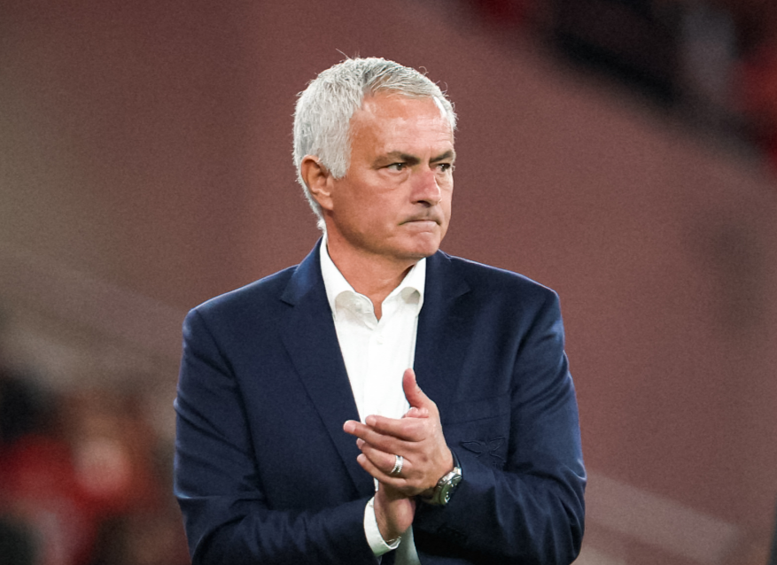 Benfica confirma el pago de la cláusula de Mourinh