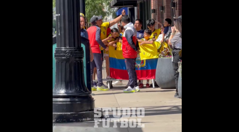 (VIDEO) Beccacece, cercano con los hinchas ecuatorianos en Columbus pese a las críticas
