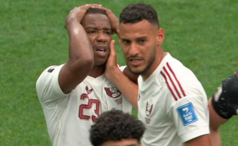 Jugador de Qatar recibe una sanción histórica en los mundiales tras la lesión de Ismaël Koné