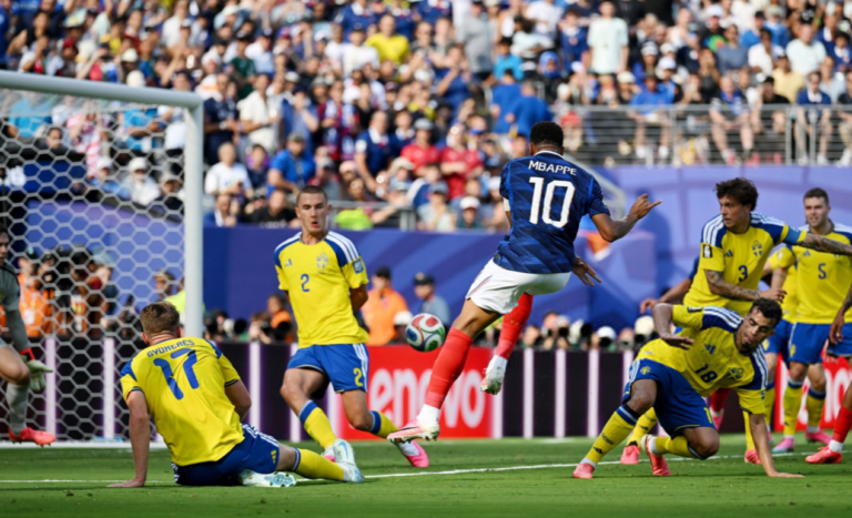 (VIDEO) Mbappé se inventó un golazo y pone en ventaja a Francia ante Suecia