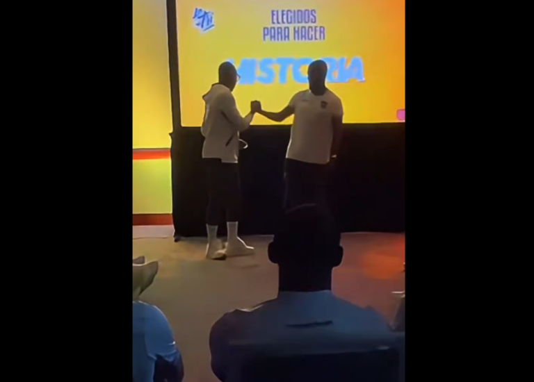(VIDEO) EL MOMENTO: Así le entregó Enner Valencia la capitanía a Moisés Caicedo