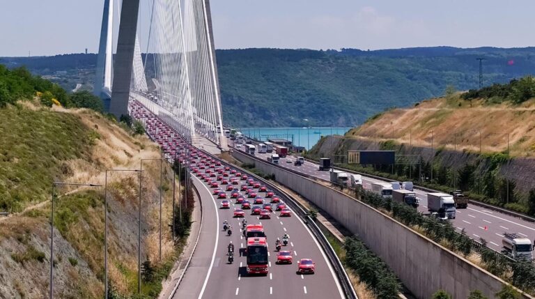 CARAVANA DE DESPEDIDA: Turquía y su emotivo viaje a EEUU para el Mundial