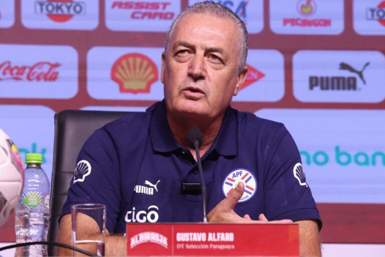 (VIDEO) PREVIO AL VIAJE MUNDIALISTA: El emotivo mensaje de Gustavo Alfaro a la hinchada de Paraguay