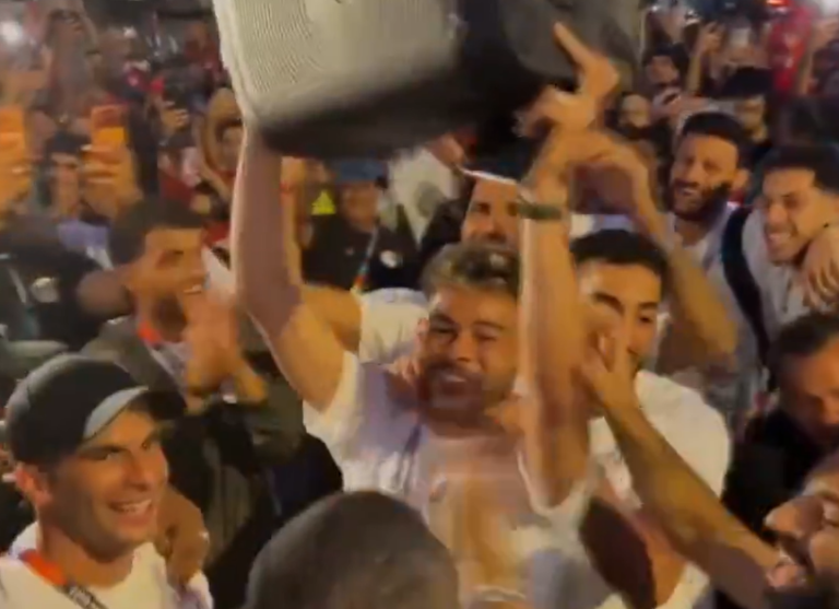 (VIDEO) Jugadores de Egipto celebraron su primer triunfo en el Mundial en las calles