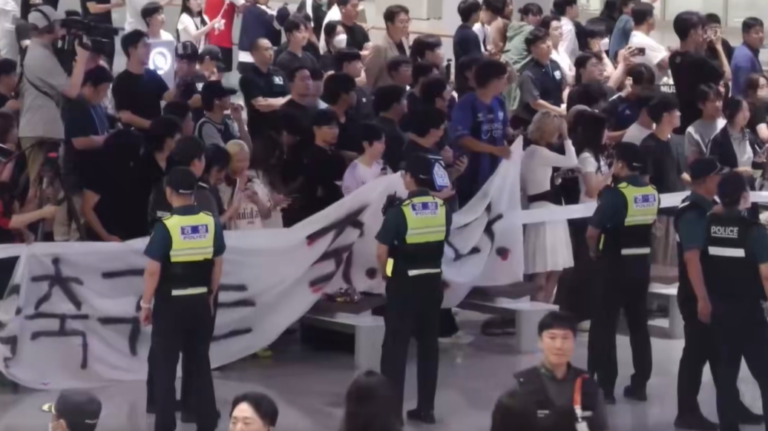 (VIDEO) CON PROTESTAS: Hinchas de Corea del Sur reciben de forma hostil a su selección
