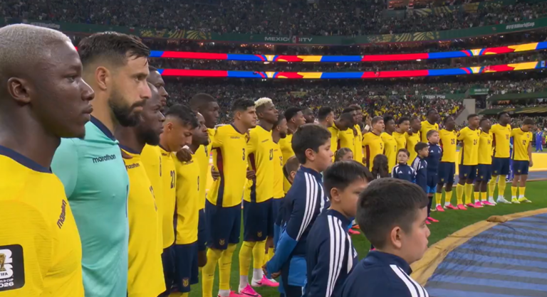 (VIDEO) CON ABUCHEOS: Jugadores de Ecuador entonaron el himno nacional en México