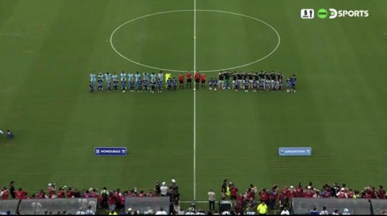 (VIDEO) Confusión en la previa: sonó un tema de Los Palmeras antes del Himno Argentino