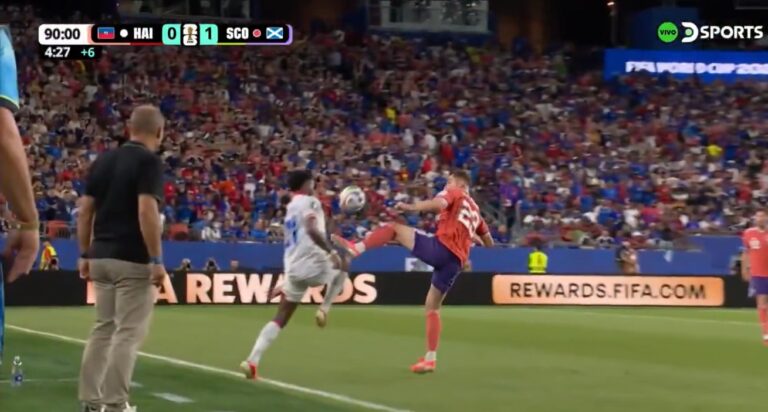 (VIDEO) OTRA POLÉMICA: McLean se salva de la roja tras fuerte entrada a a Casimir en la victoria de Escocia a Haití