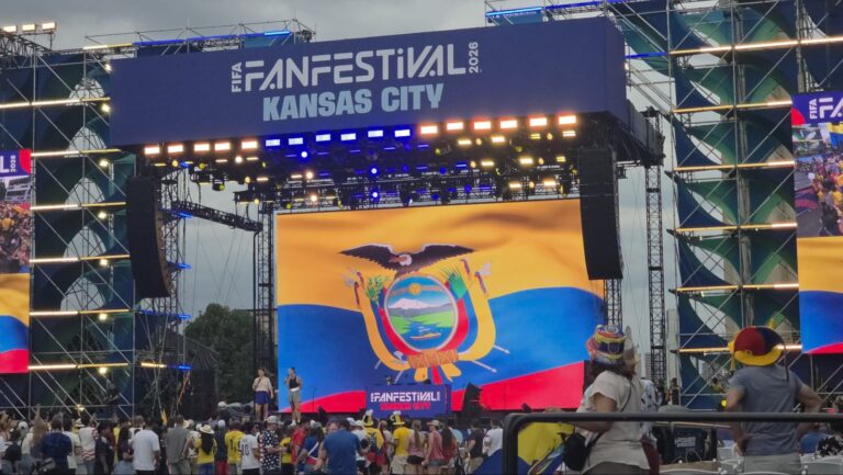(VIDEOS) KANSAS ES ECUATORIANO: Lo que fue el banderazo y más