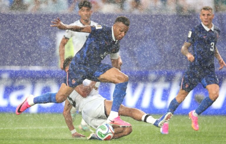 TRAS LA TORMENTA: Francia e Irak reanudarán su partido a las 18:50