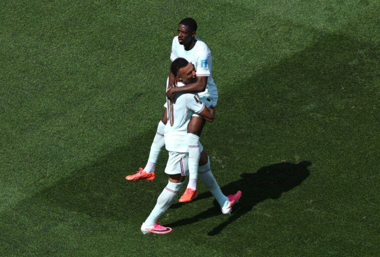 (VIDEO) CON UN DEMBELÉ IMPLACABLE: Francia goleó a Noruega y cerró con puntaje perfecto