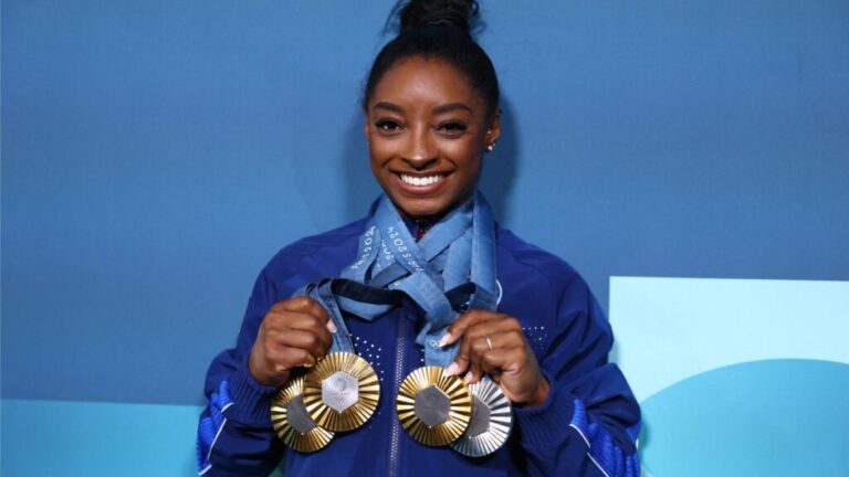 Simone Biles revela que estuvo hospitalizada: Aseguró que estuvo “a un paso de la muerte”