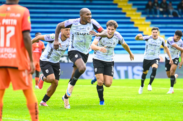 (VIDEO) REMONTADA ‘FELINA’: Leones derrotó a Libertad FC en el Reina del Cisne