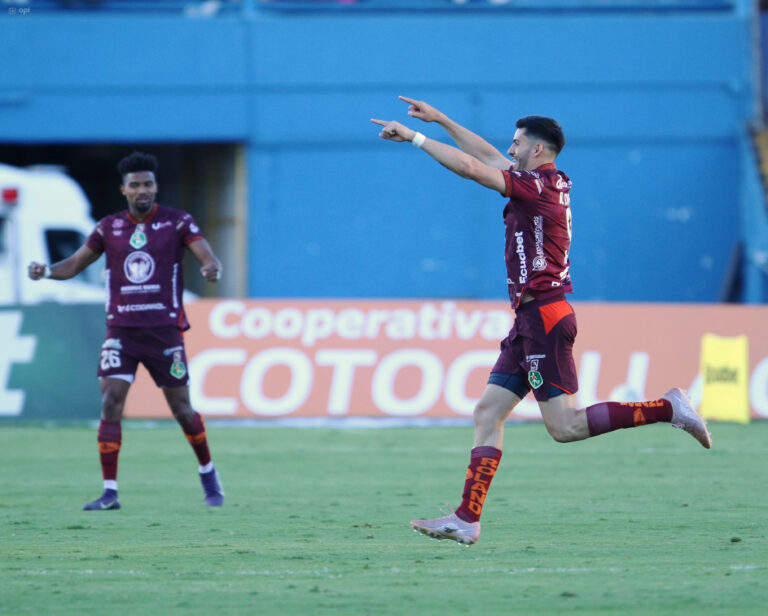 (VIDEO) SE TOMÓ EL ATAHUALPA: Mushuc Runa derrotó a U. Católica en un partidazo