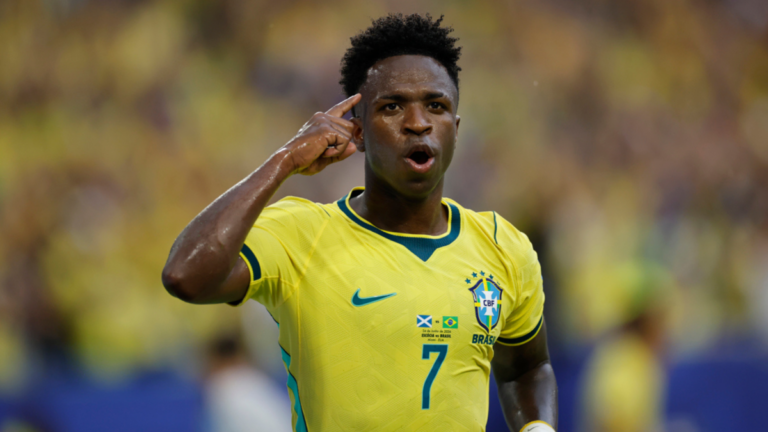 (FOTO) Vinícius Jr. reaparece públicamente con una nueva apariencia