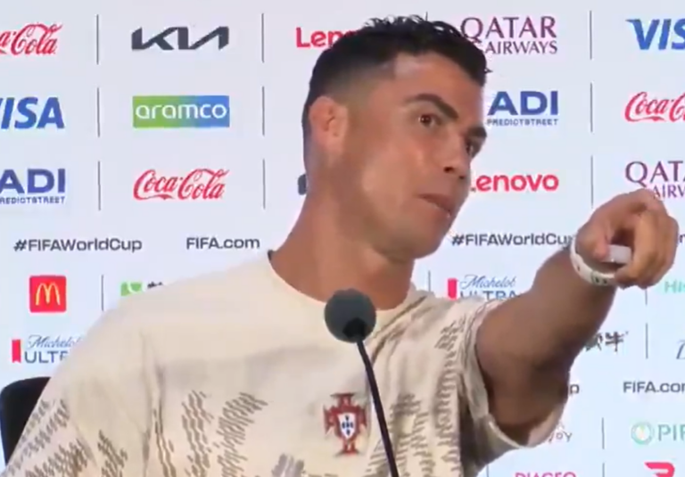 (VIDEO) Tenso cruce entre Cristiano Ronaldo y un periodista desata polémica en rueda de prensa
