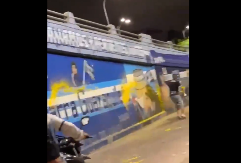 (VIDEO) Incidentes previo al Clásico: hinchas de Barcelona mancharon murales cerca del Capwell