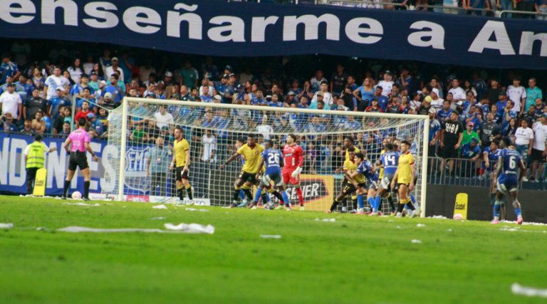 Posibles alineaciones de Emelec y Barcelona para el duelo de hoy