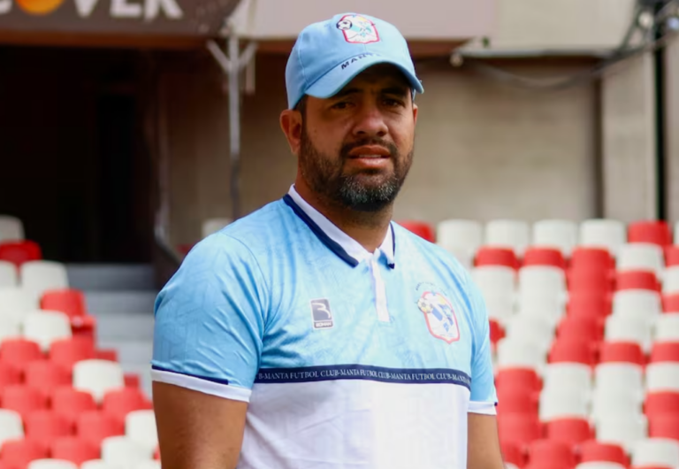 Javier Carvajal se despide como DT del Manta FC
