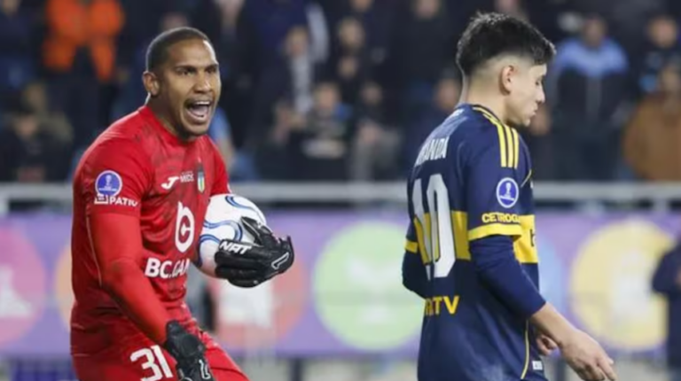 (VIDEO) Omar Carabalí encaró e insultó al joven de Boca Juniors que le picó un penal en la Sudamericana
