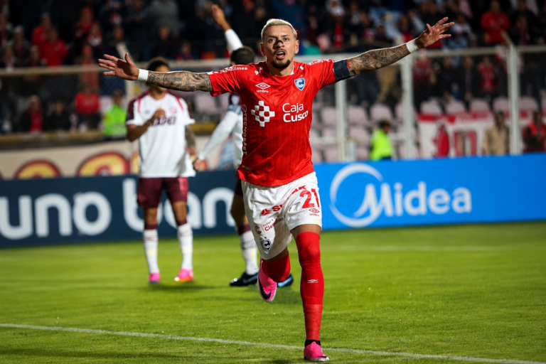 (VIDEO) CON DOBLETE DE GARCÉS: Cienciano goleó a Lanús y avanzó a 8vos de la Sudamericana