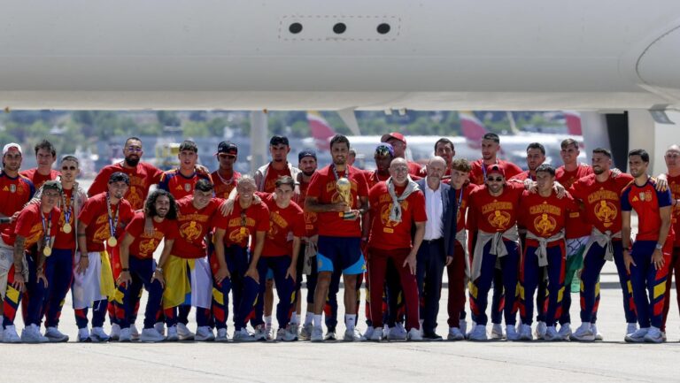 (VIDEO) La selección de España llegó a su país tras ganar la Copa del Mundo