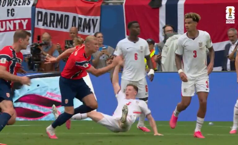 La nueva regla aplicada en el Mundial: se repitió el córner por una falta previa al gol en el Noruega Vs. Inglaterra