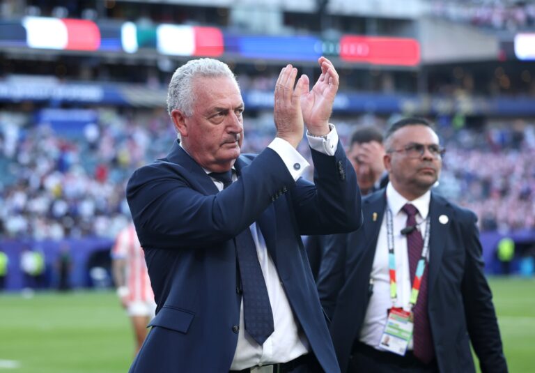 Gustavo Alfaro responde a Mbappé: “Nuestra postura fue una postura de dignidad”